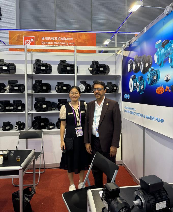 เครื่องยนต์โฮลโวล์ 4KW 5.5HP B3 87/61 โฮลโวล์ 24 มม ป้องกัน IP55 1400 รอบ / นาที สามเฟส 380V สําหรับเครื่องล้างความดันและโรงงานซักผ้า 15