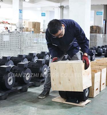 มอเตอร์อินดูชันแบบเดียว 5.5hp 4kw 220V 1500rpm สําหรับเครื่องปรับอากาศอุตสาหกรรม 1 ปี 8